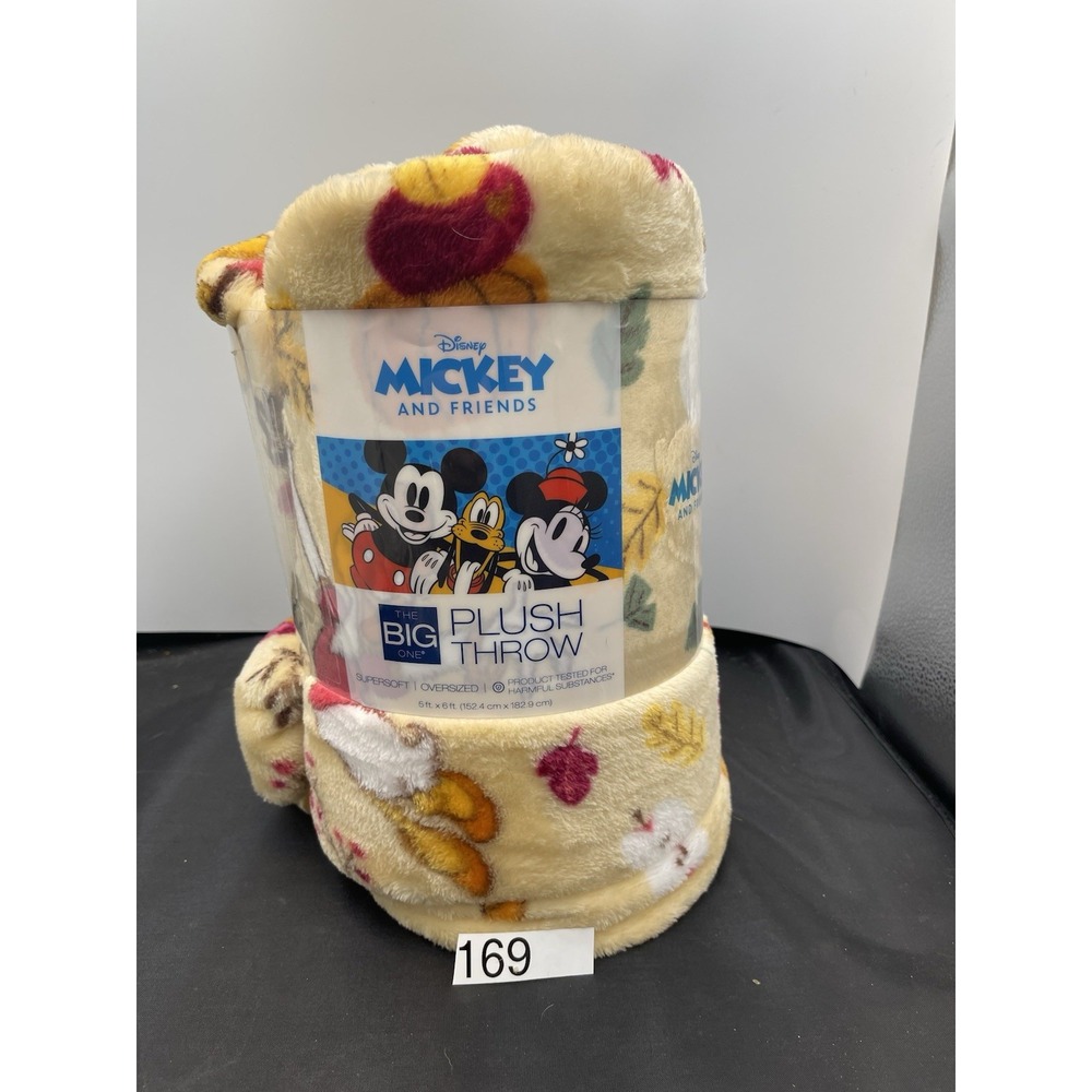 Kohls The Big One Disney Mickey And Friends Oversized Plush Throw 5ft‎ x 6ft New